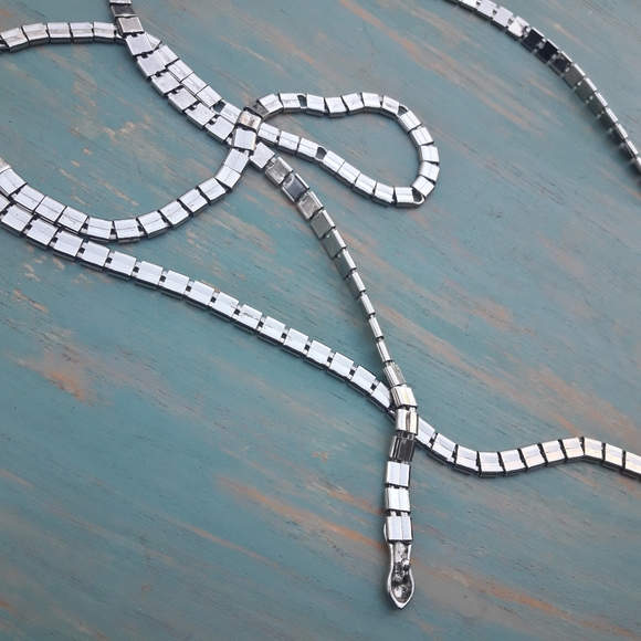 Chain Metal Belt Slinky Shiny Snaky Belt in Silvery Metal Could be Long Necklace - Picture 5 of 15
